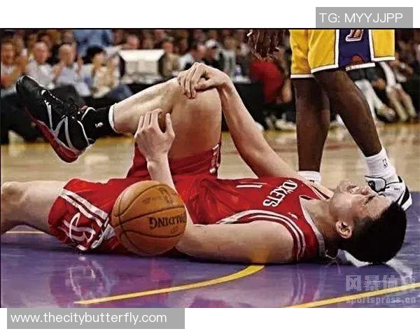 火箭与湖人对决姚明意外受伤影响比赛走势引发热议